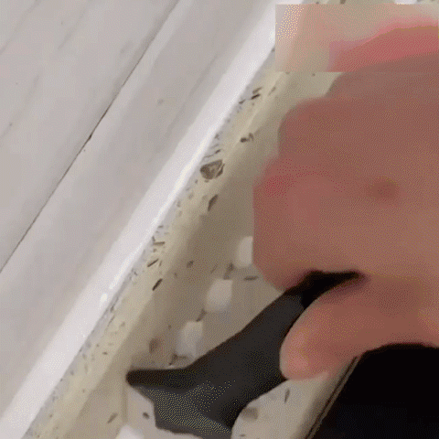 Simply Comfy | Handy Caulking Tool