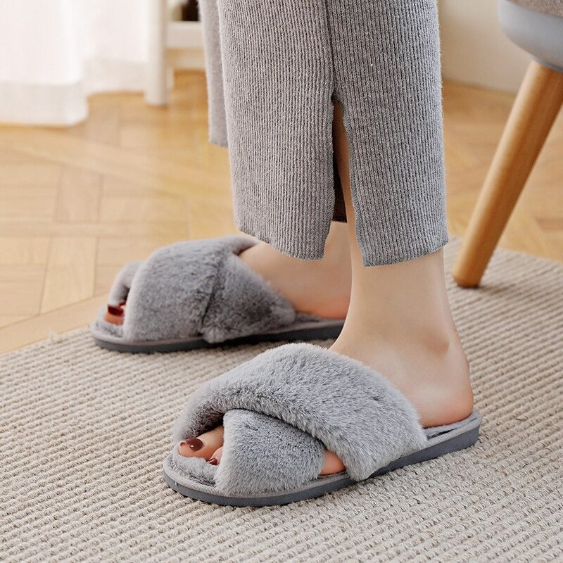 Women&#39;s Cross Band Slippers
